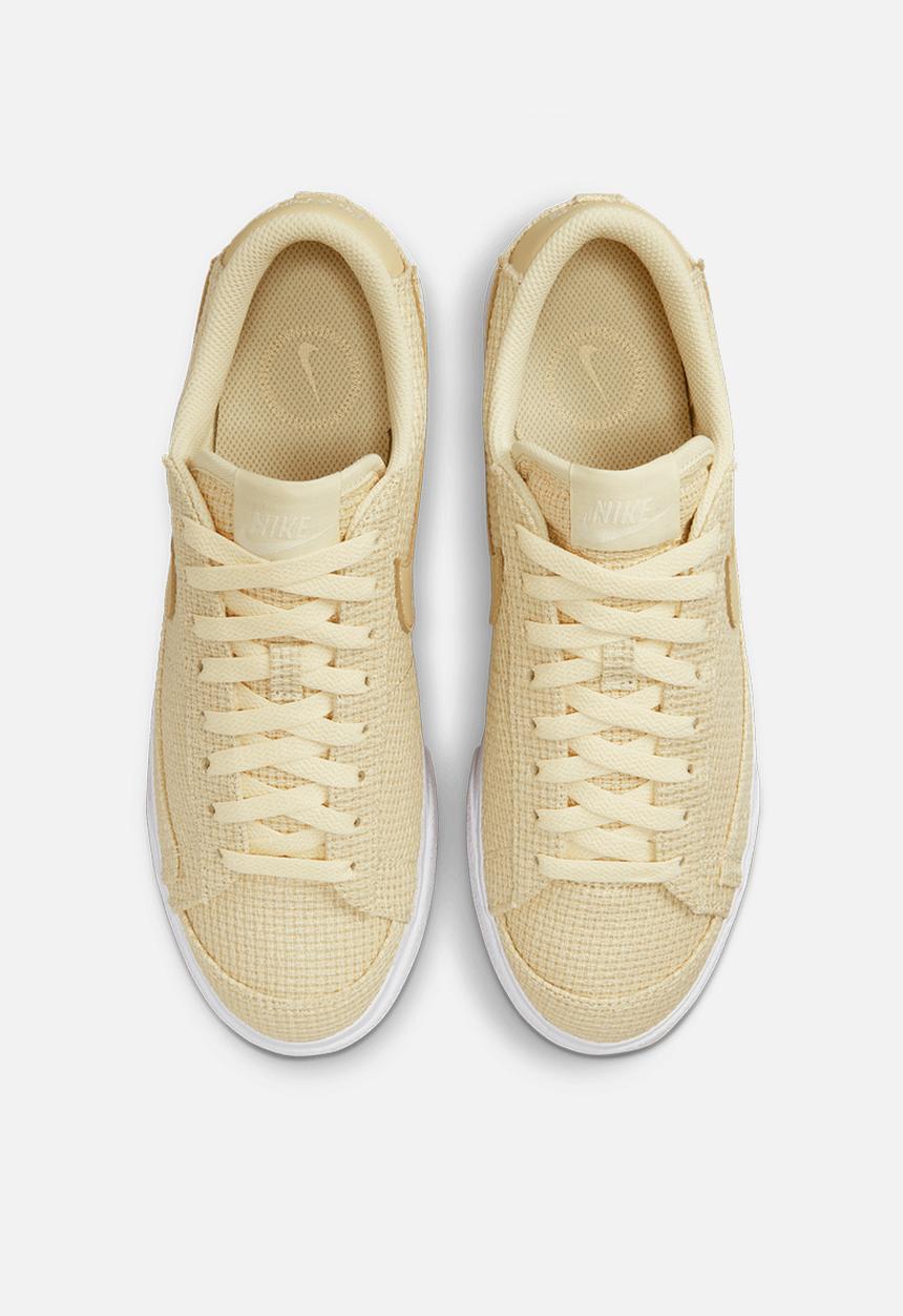 Nike - W blazer low platform ess - lemon drop/lemon drop-coconut milk-white