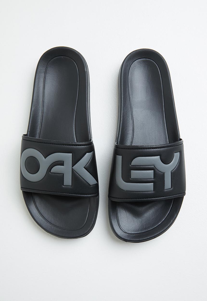 Oakley - Summerville slide - blackout