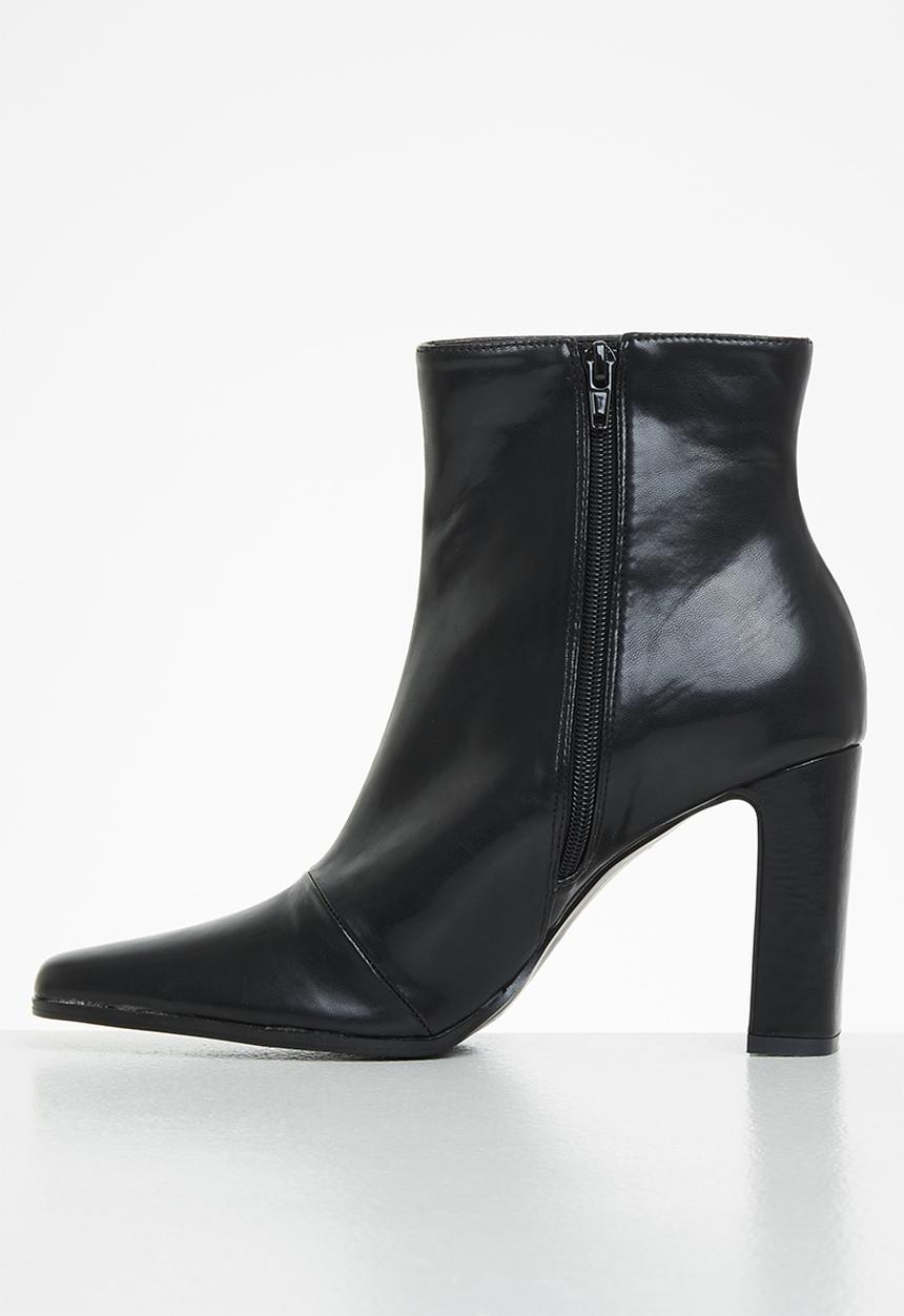 Z_Code_Z - Olivia set-back heeled ankle boot - black