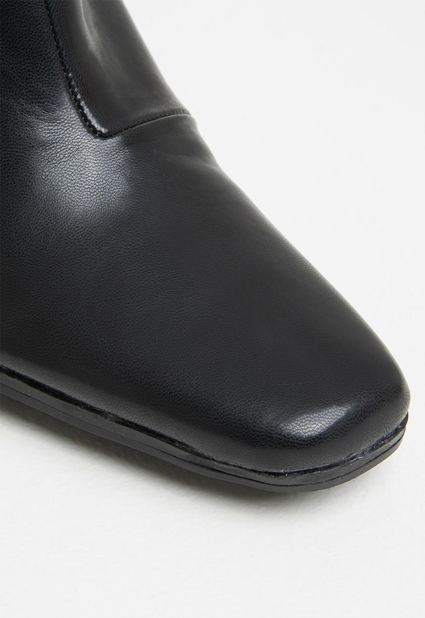Z_Code_Z - Olivia set-back heeled ankle boot - black