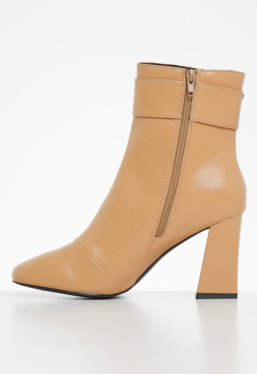 Z_Code_Z - Ava big buckle boot - beige