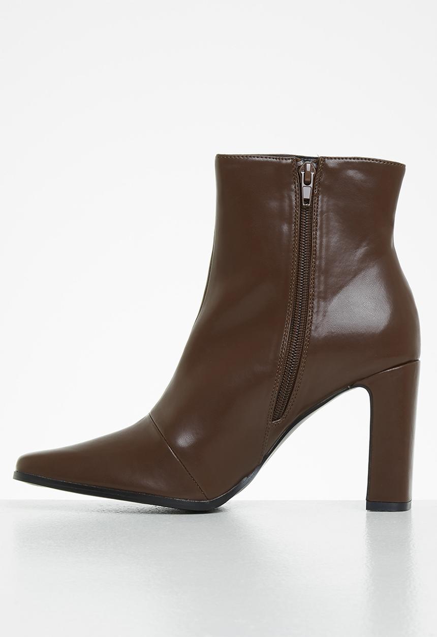 Z_Code_Z - Olivia set-back heeled ankle boot - brown