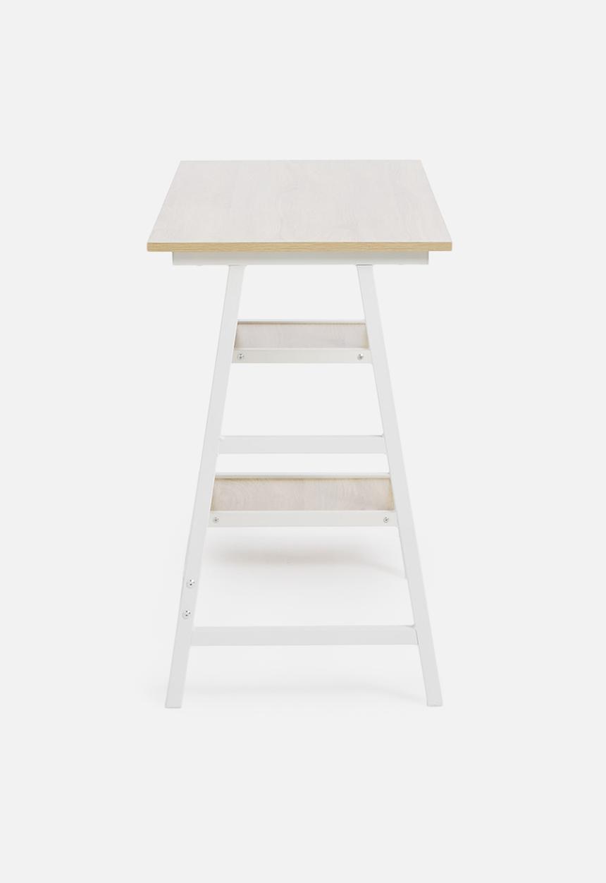 Sixth Floor - Nova desk - natural