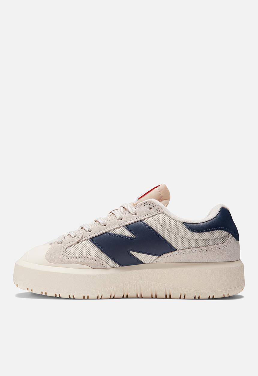 New Balance  - Radically classic - moonbeam 