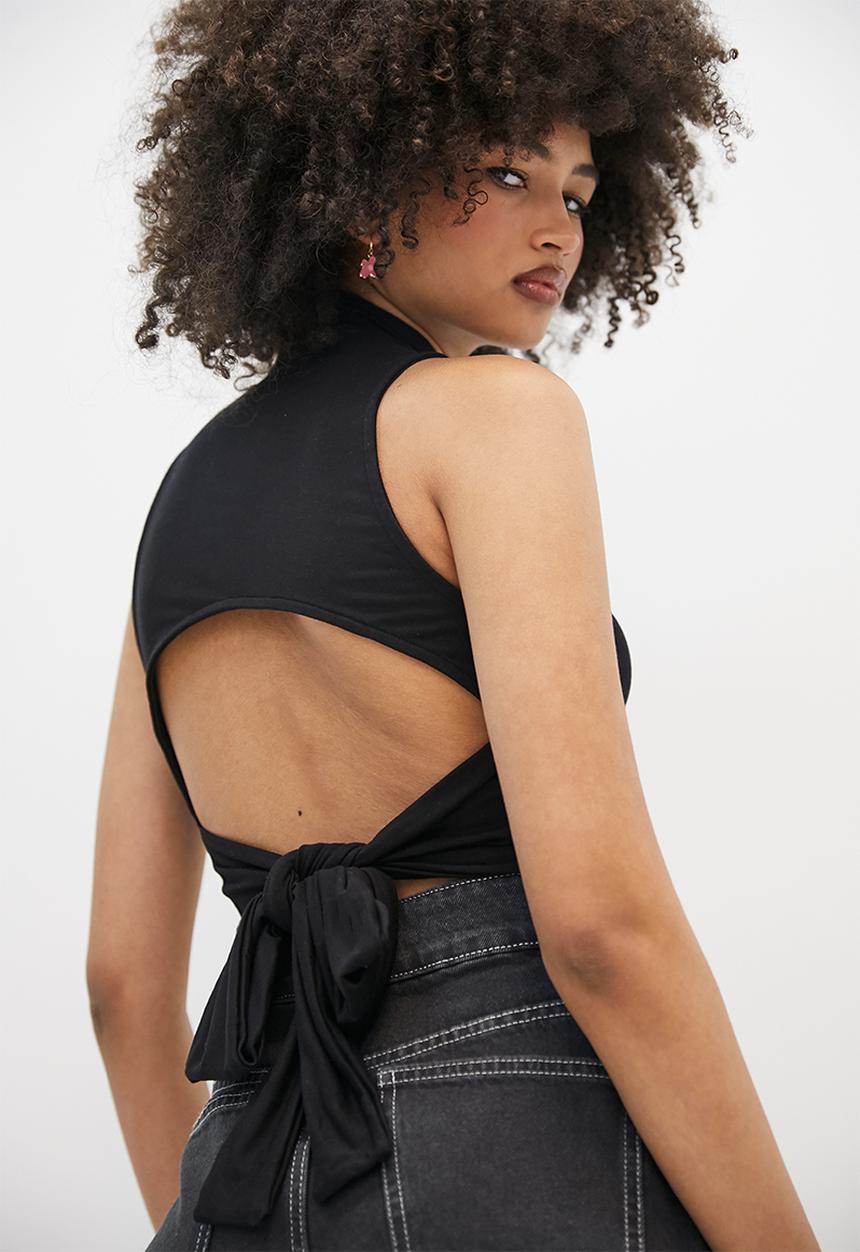 Blake - Turtle neck tie back crop - black