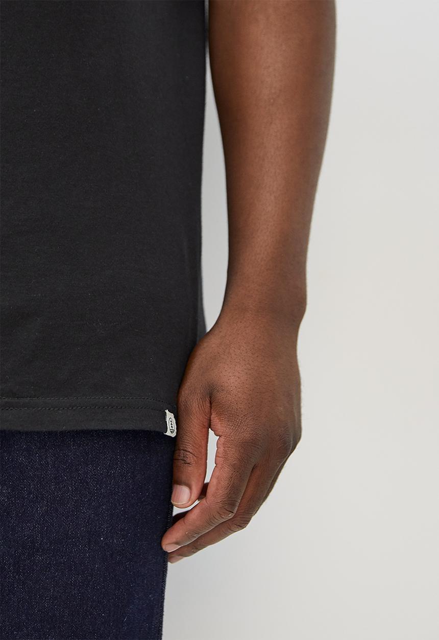 Lark & Crosse - L&c graphic crew neck tee - black