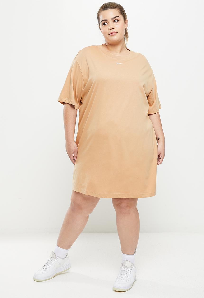 Nike - Plus w nsw essntl short sleeve dress - hemp