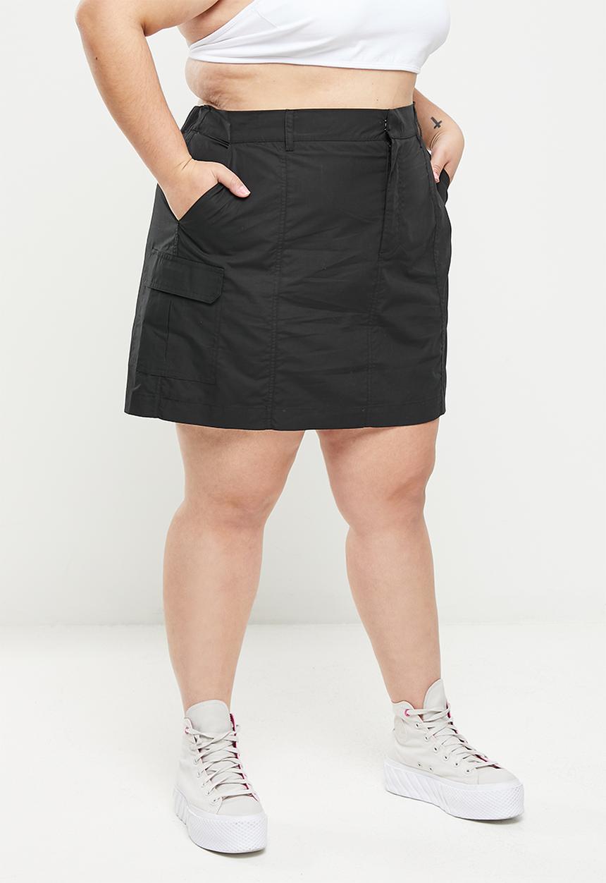 Cotton On - Curve scout cargo mini skirt - black