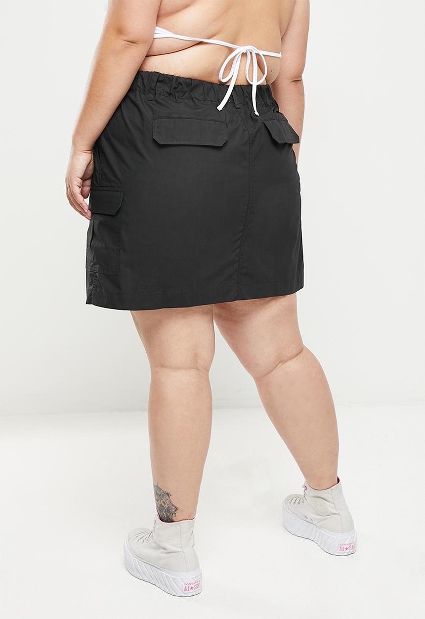 Cotton On - Curve scout cargo mini skirt - black