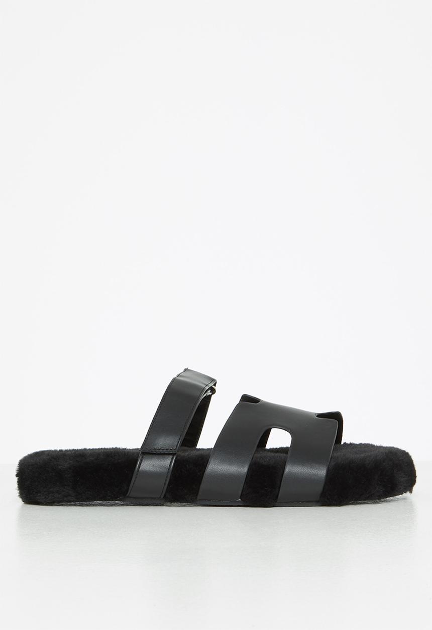 Public Desire - Hot fuzz slipper - black borg