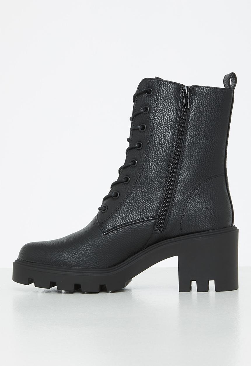 Missguided - Cleated heel lace up ankle boot - black