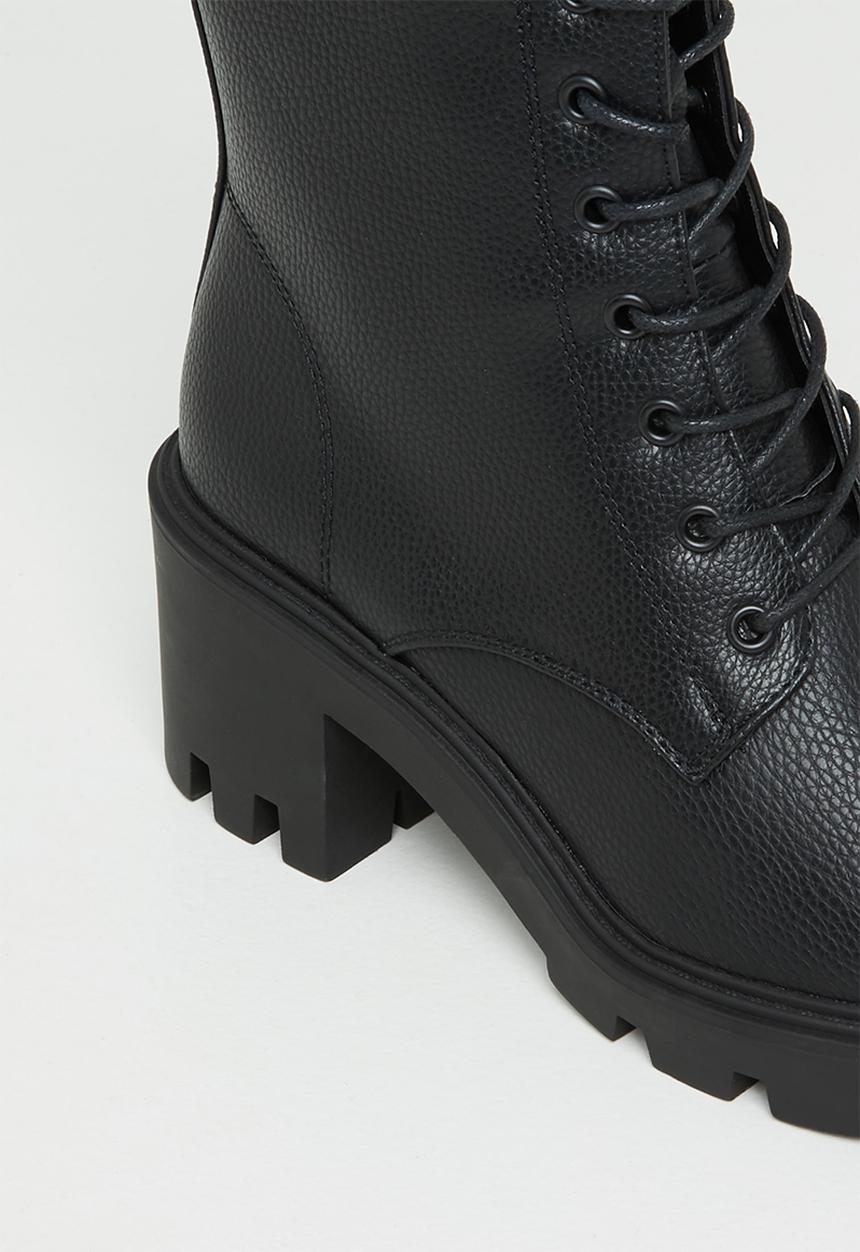 Missguided - Cleated heel lace up ankle boot - black