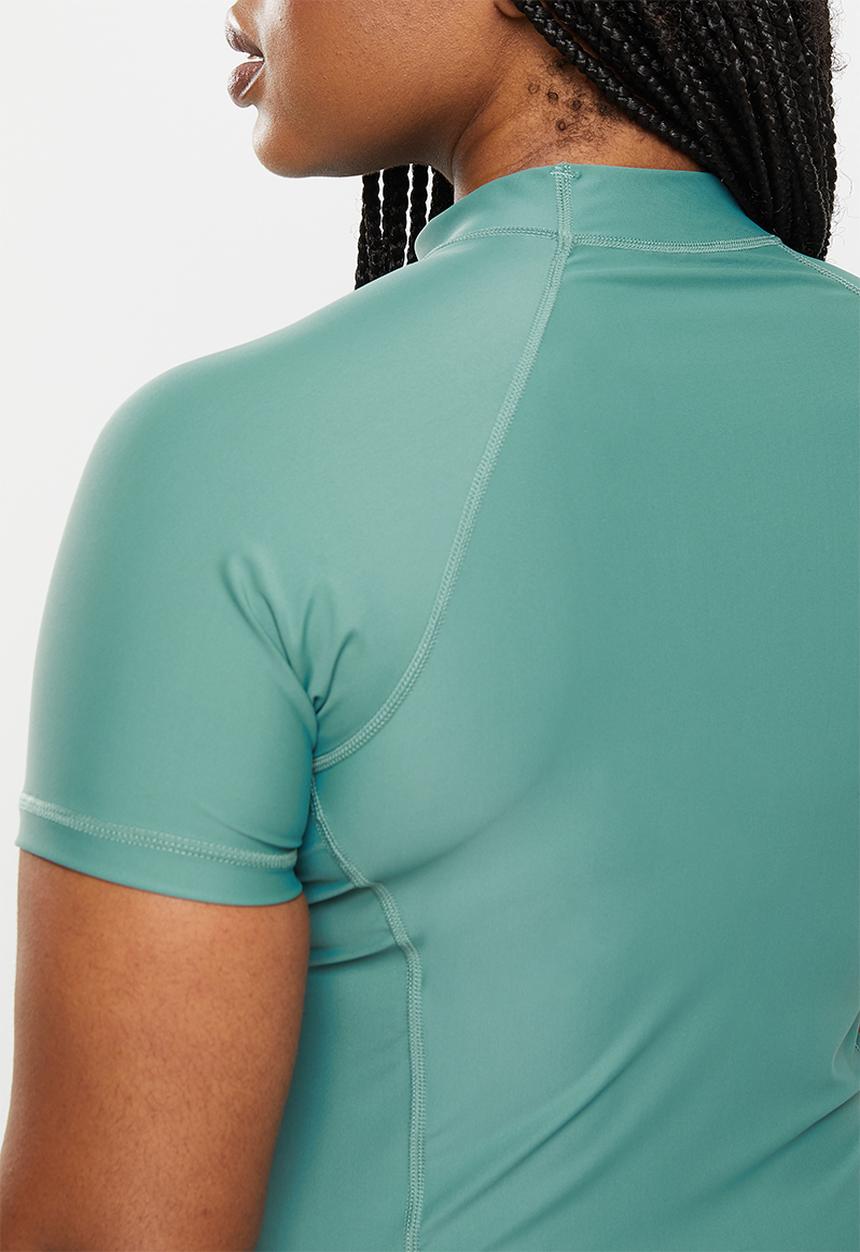 Lizzy - Plus lillee short sleeve rashie - sagebrush green