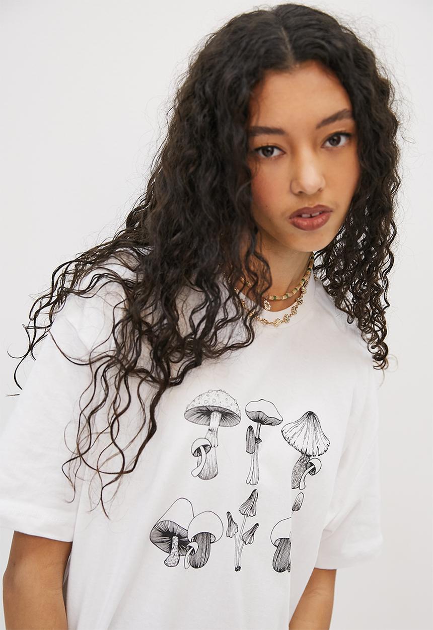 Blake - Oversized tee with placement print - white