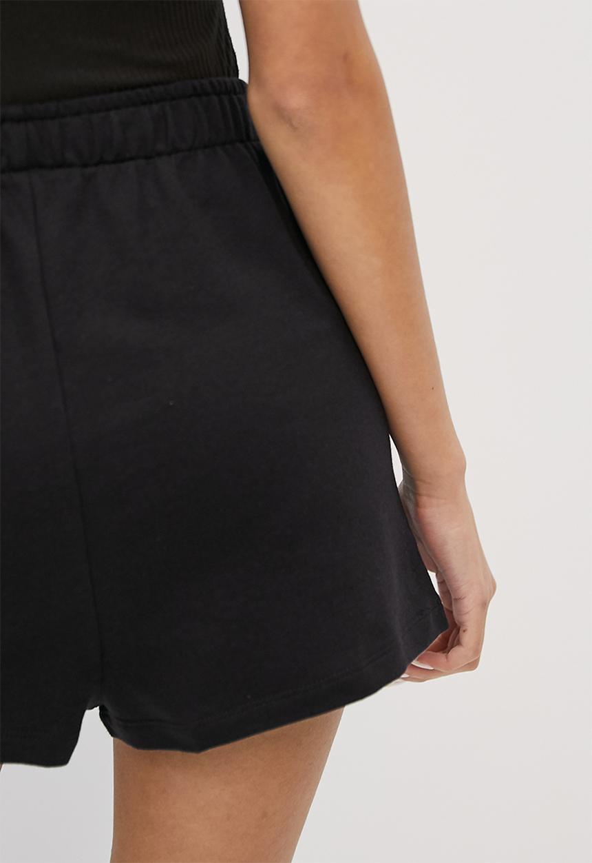 Blake - Fleece short w graphic - black