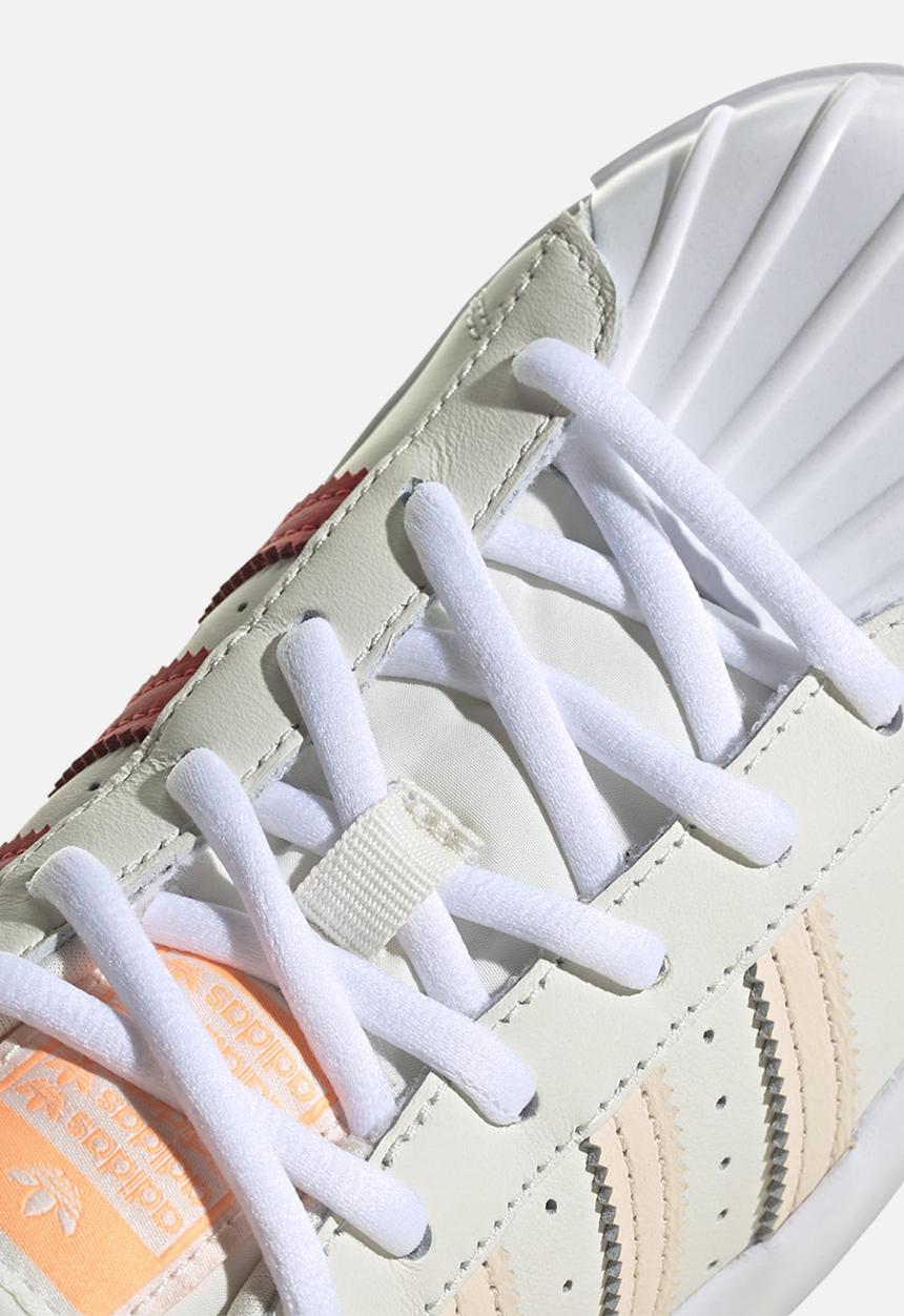 adidas Originals - Superstar ayoon w - off white/ftwr white/bliss orange