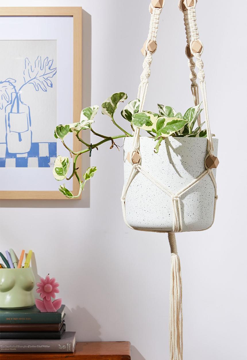 Typo - Diy macrame plant hanger - natural beads