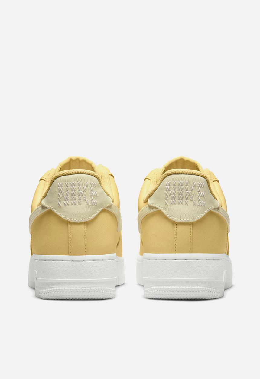 Nike - Nike air force 1 '07 ess - lemon drop/coconut milk-summit white