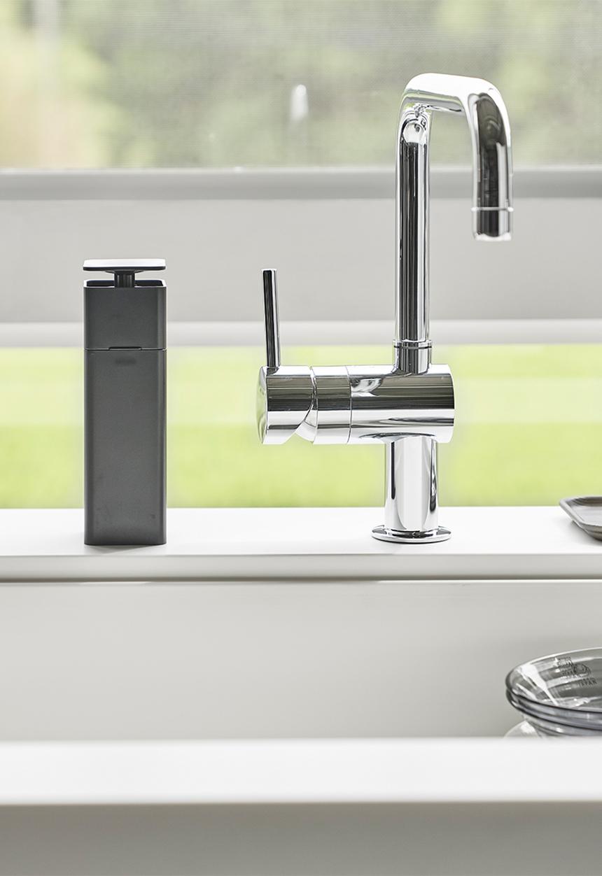 Yamazaki - Tower push soap dispenser - black