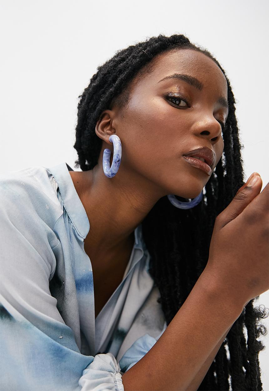 Superbalist - Marbled hoop earrings - blue & white