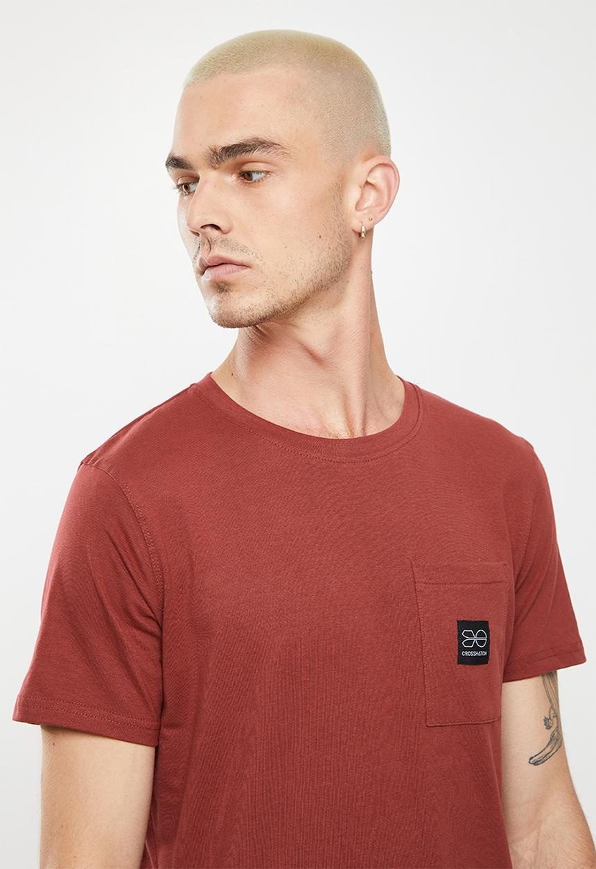 Crosshatch - Beswick ch pocket badge tee - burgundy
