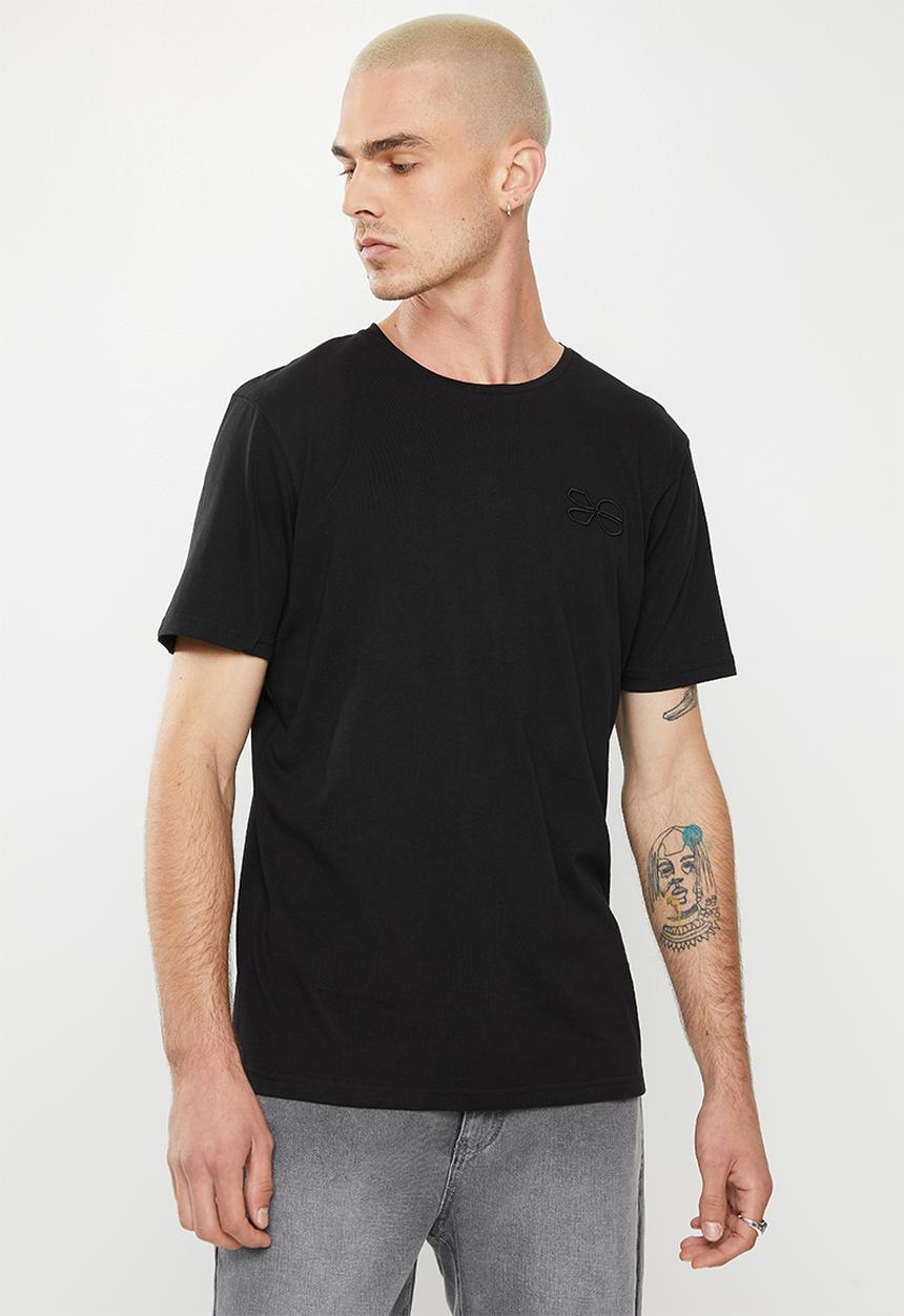 Crosshatch - Beswick ch pocket badge tee - black