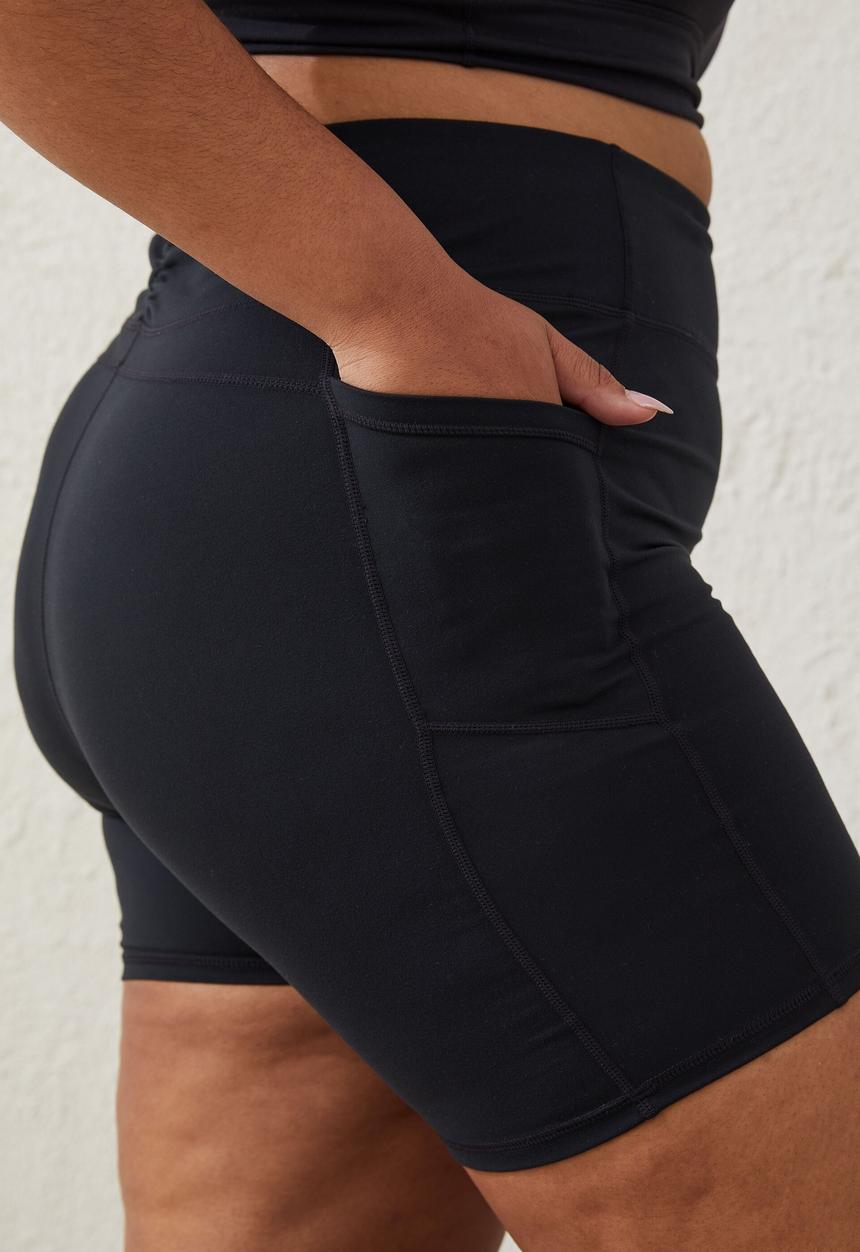 Cotton On - Curve active booty lift ruched recycled bike short - black