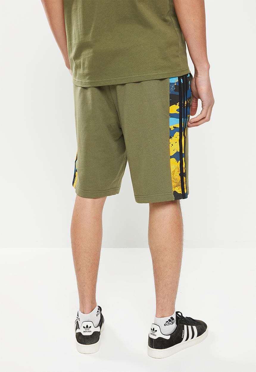 adidas Originals - Camo short m - focus olive