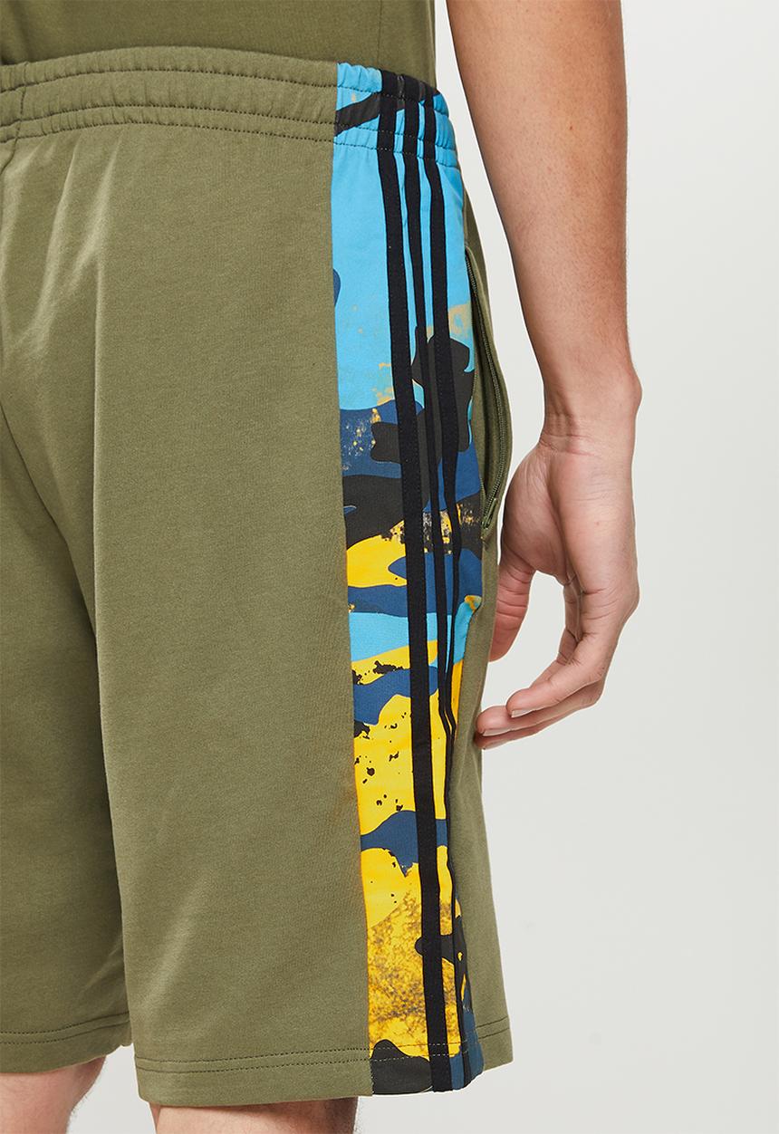 adidas Originals - Camo short m - focus olive