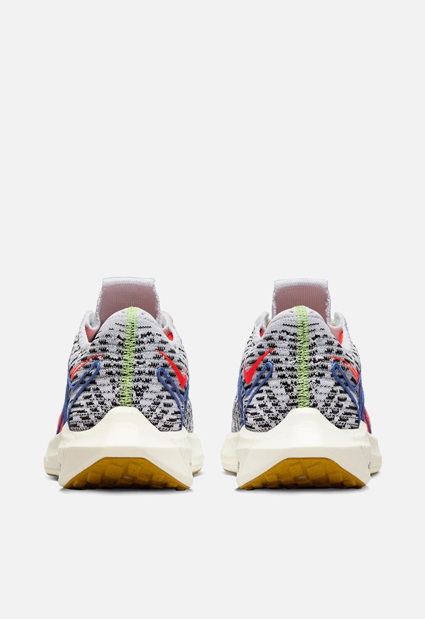 Nike - W pegasus turbo next nature - pure platinum/bright crimson-black