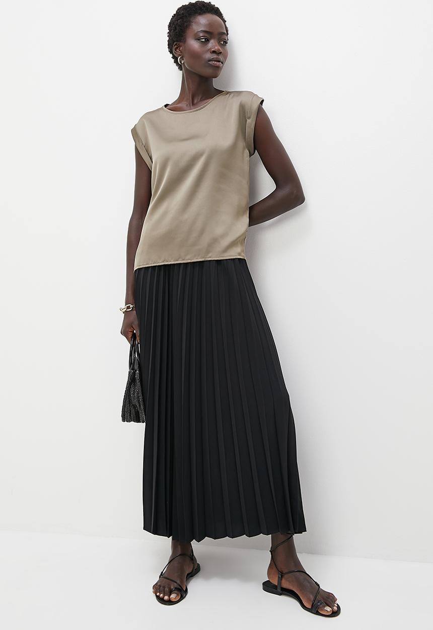 edit - Soft woven pleated maxi skirt - black