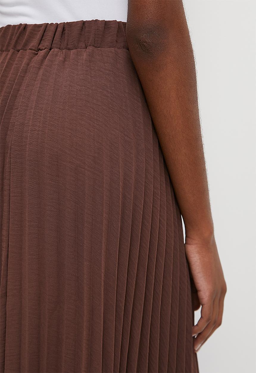 VELVET - Pleated maxi skirt - choc