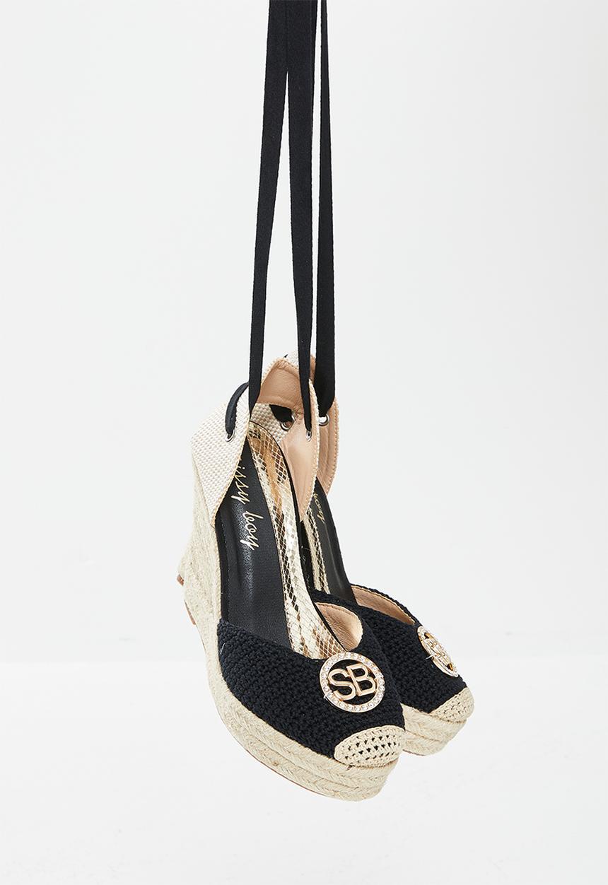 SISSY BOY - Knotted up wedge heel - black