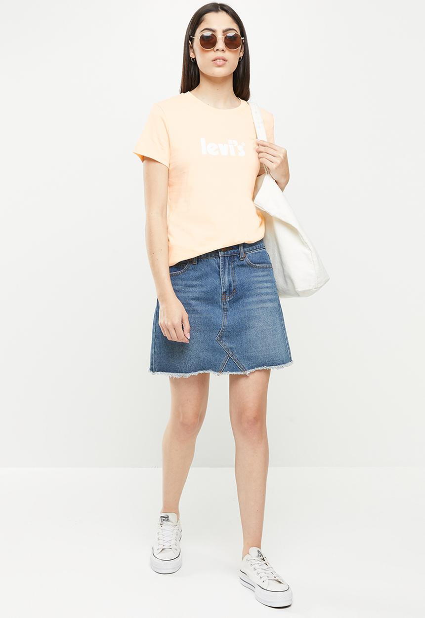 Levi’s® - The perfect tee poster logo - peach puree
