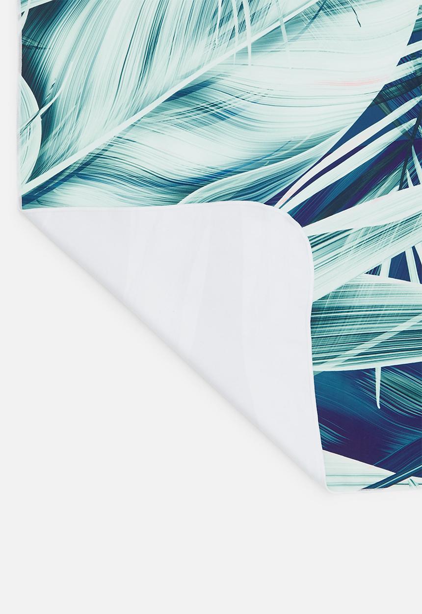 Bobums - Microfibre xl towel - green hue leaves