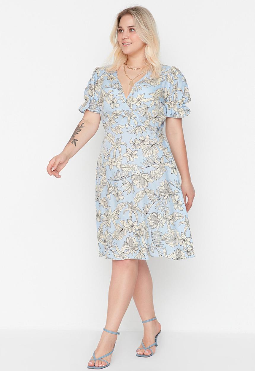 Trendyol - Plus floral v-neck woven dress - blue