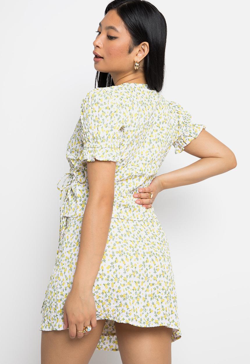 Daisy Street - Crop wrap top - white & yellow lemon print