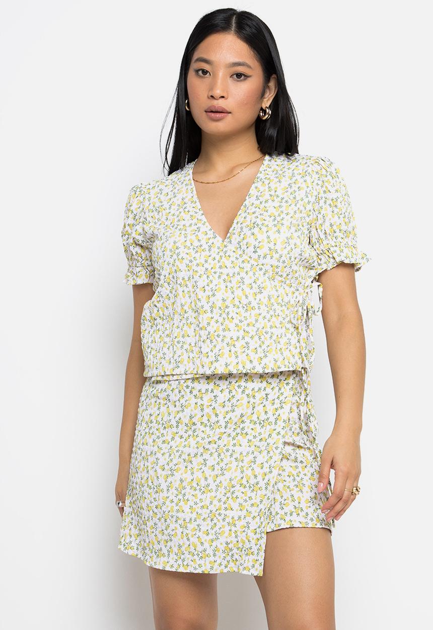 Daisy Street - Crop wrap top - white & yellow lemon print