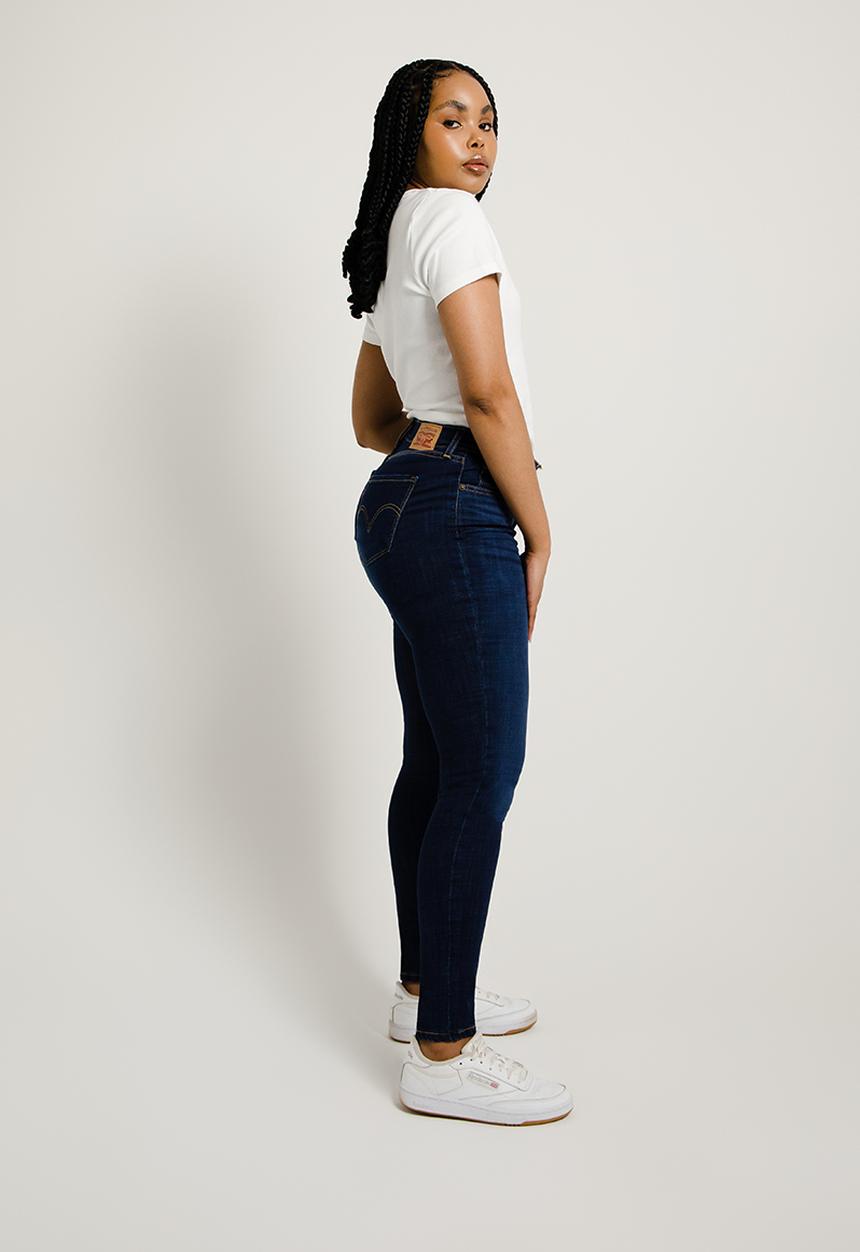 Levi’s® - Curvy Super Skinny - Chelsea Carbon Glow.