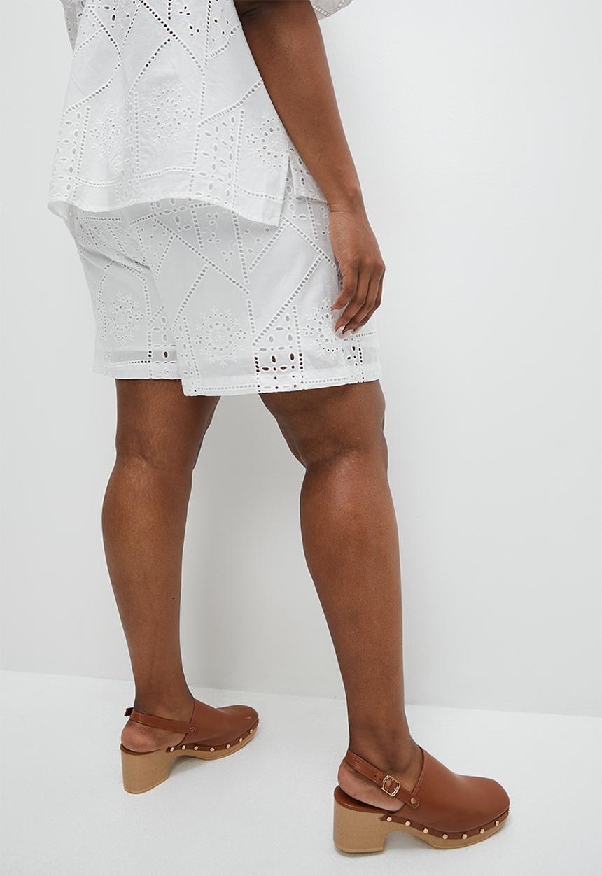 Superbalist - Anglaise easy pull on shorts - white