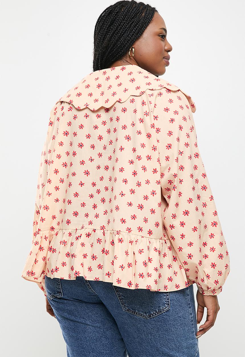 Glamorous - Plus top - stone  & red daisy