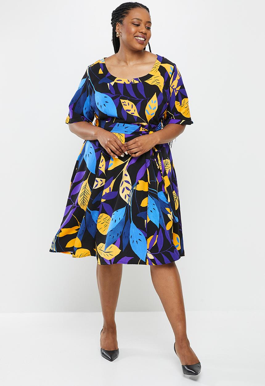 AMANDA LAIRD CHERRY - Plus gardens dress - black, yellow & royal floral