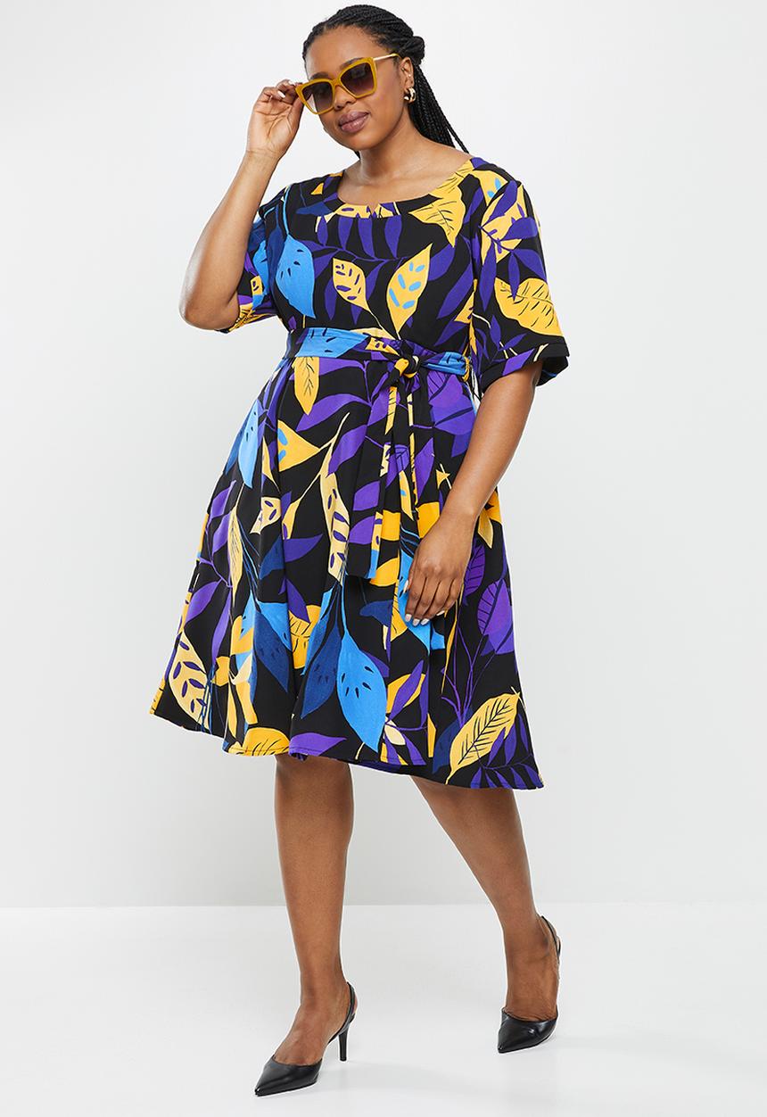 AMANDA LAIRD CHERRY - Plus gardens dress - black, yellow & royal floral