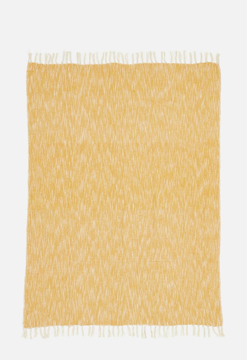 H&S - Coilow throw - yellow