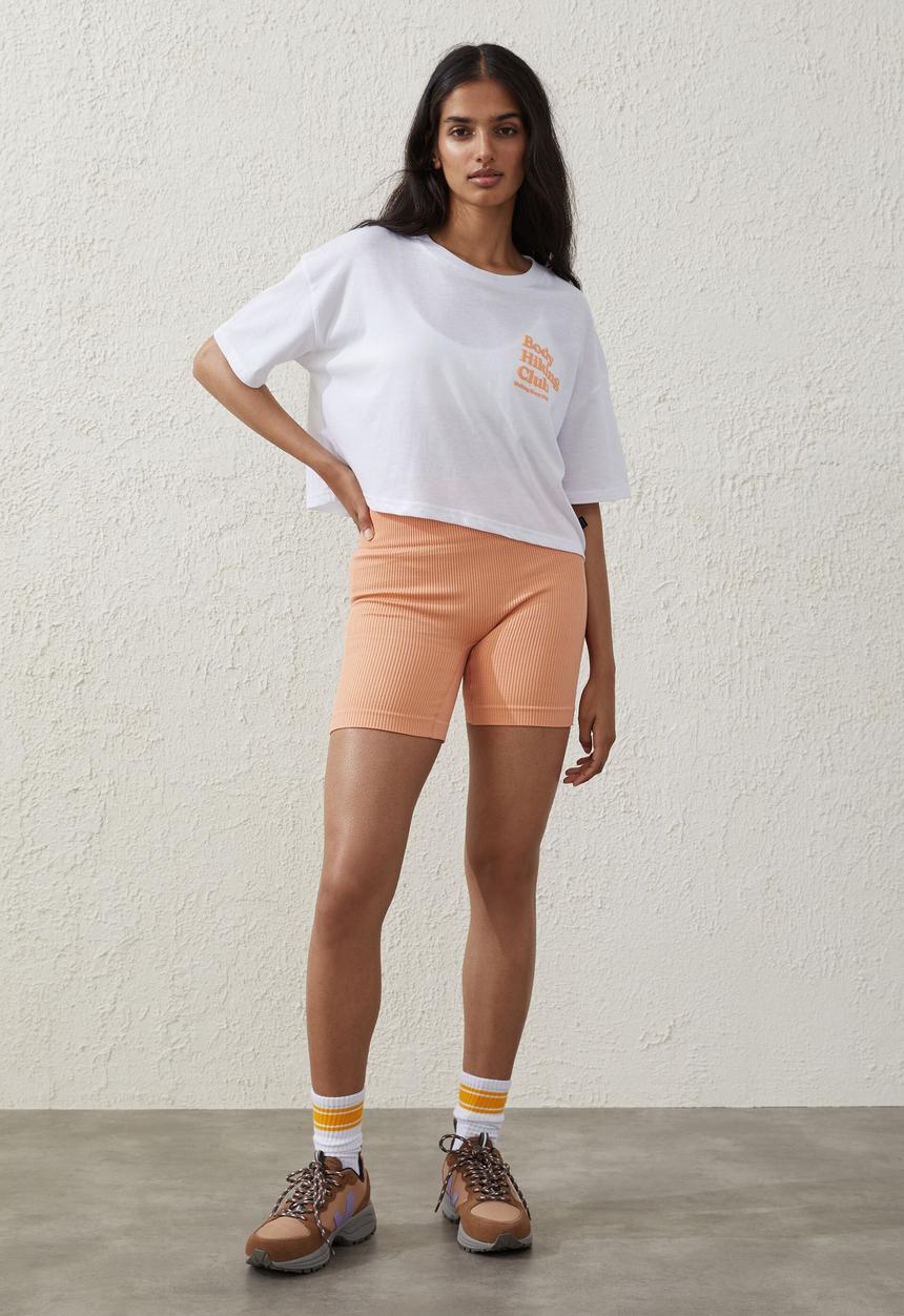 Cotton On - Relaxed active recycled graphic t-shirt - white/body hiking club