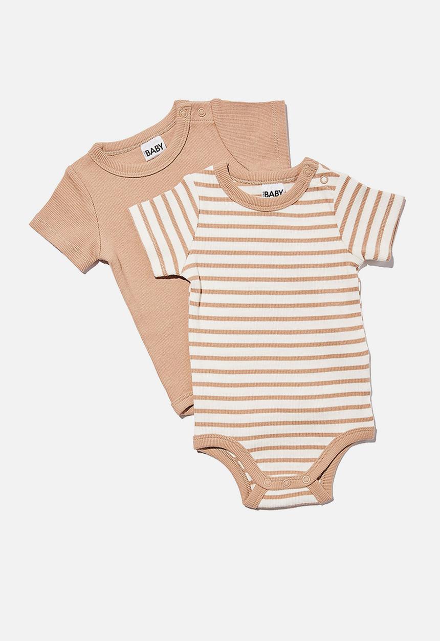 Cotton On - 2 Pack essentials short sleeve bubbysuit - taupy brown