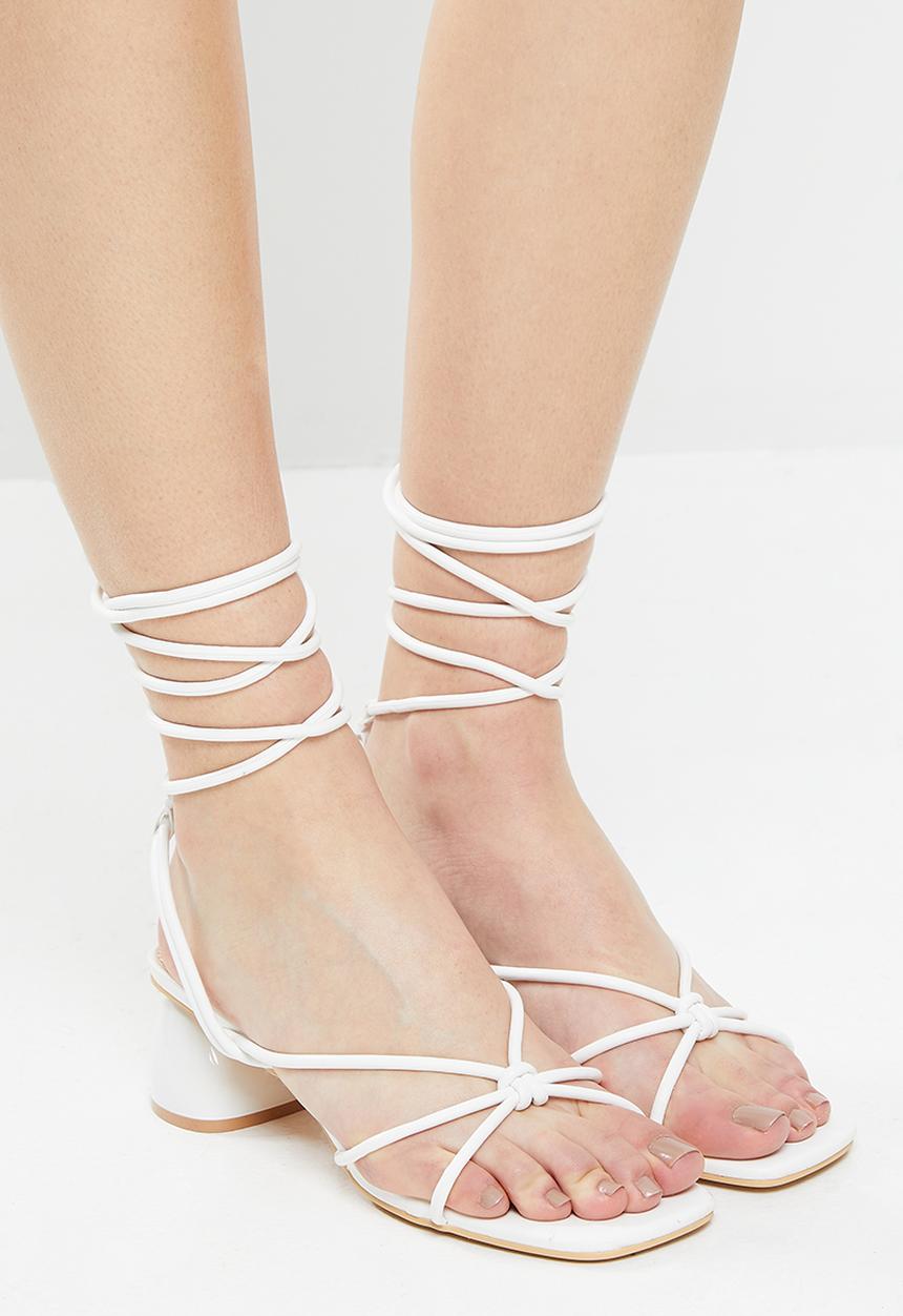 Butterfly Feet - Safia 2 ankle tie block heel - white