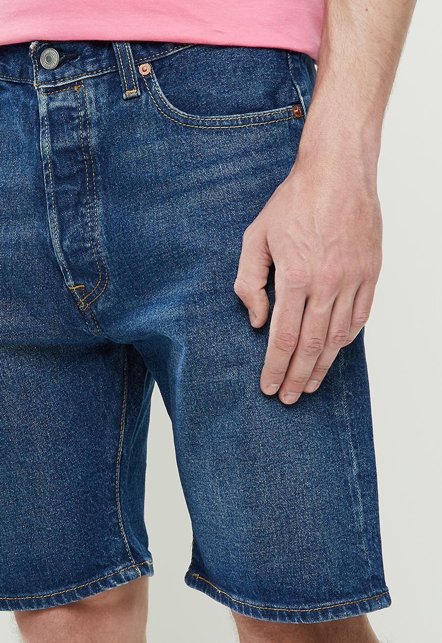 Levi’s® - 501® hemmed short - mid-blue