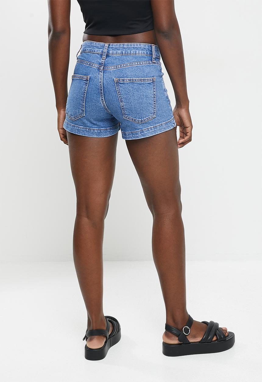 Cotton On - Mid rise classic stretch denim short - off shore blue
