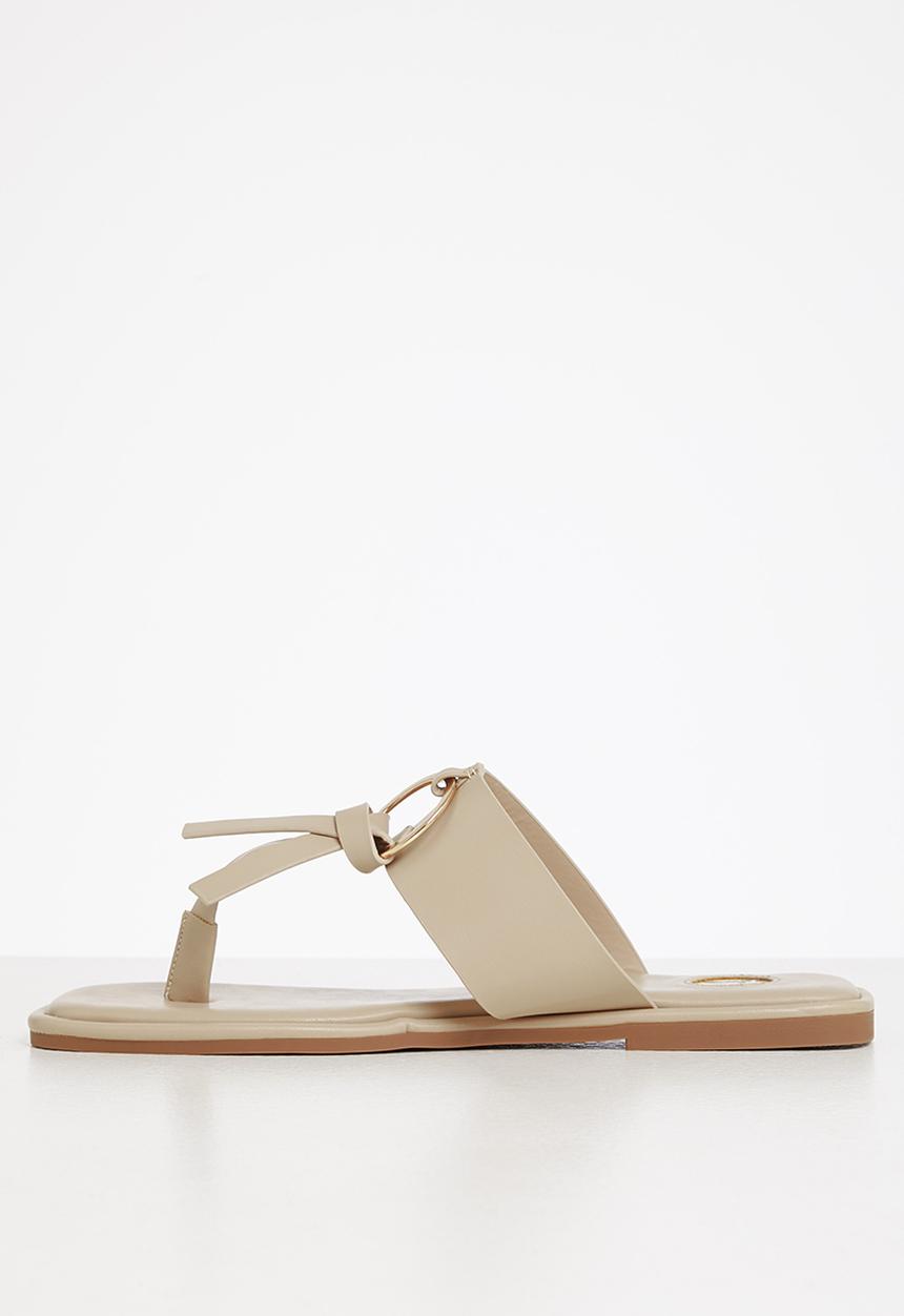 Footwork - Kinn t-bar sandal - beige